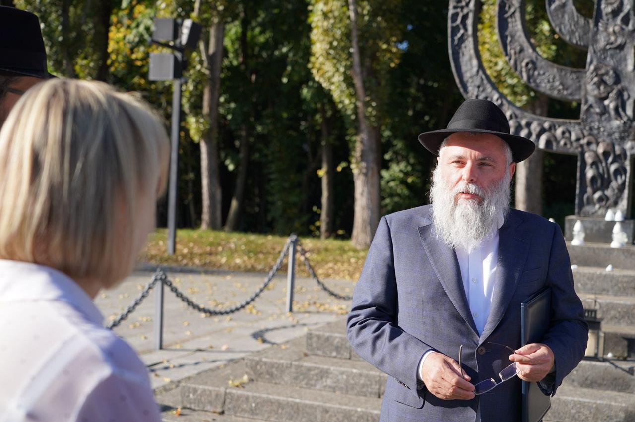 זה הביקור הראשון בו בחרה השגרירה האמריקנית החדשה לאוקראינה