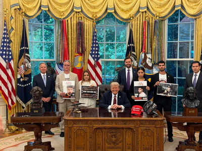 טראמפ נפגש היום עם שורדי שבי ושאל: "האם לחץ צבאי יעזור למצב?"