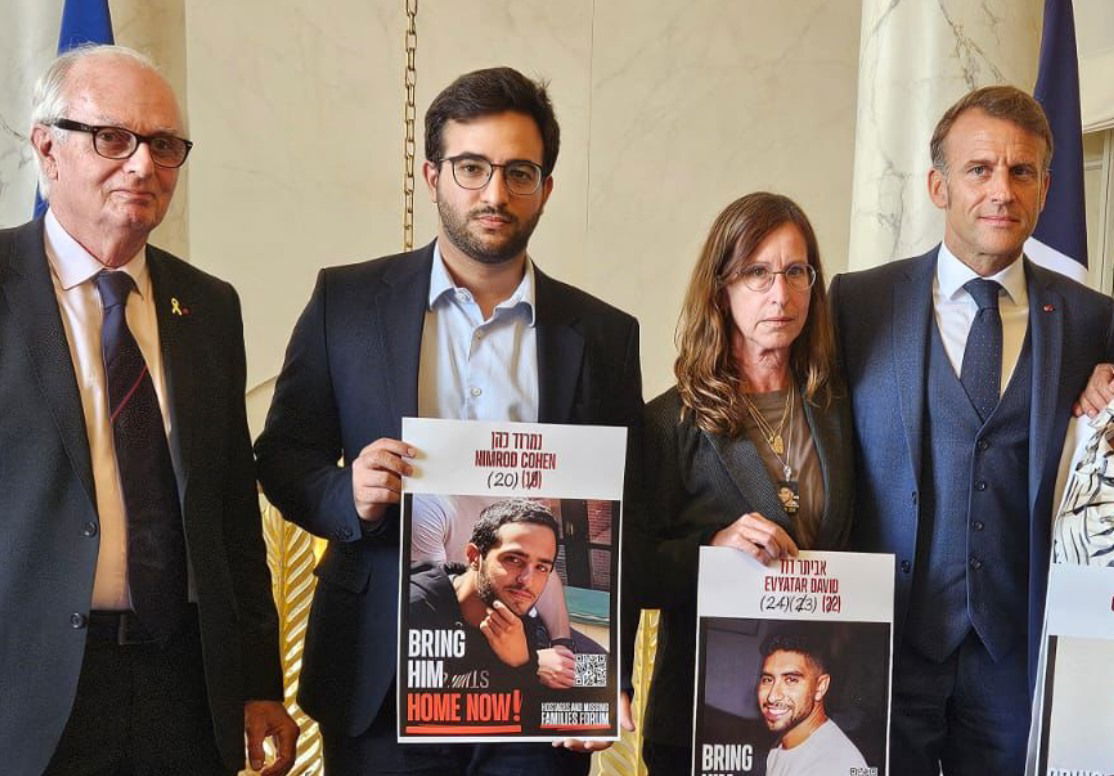 משפחות חטופים נפגשו עם נשיא צרפת מקרון; זה מה שהוא אמר להן