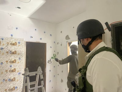 עוקץ, הנדסה, פקע"ר וטכנאי גז בן 60 | כתב 'כיכר השבת' התלווה להריסת בתי מחבלים; כך זה נראה