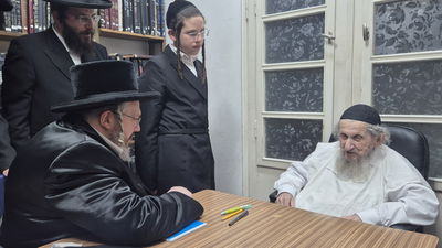 הרה"צ רבי אהרן מרדכי רוקח בביקור אצל הגר"ד לנדו