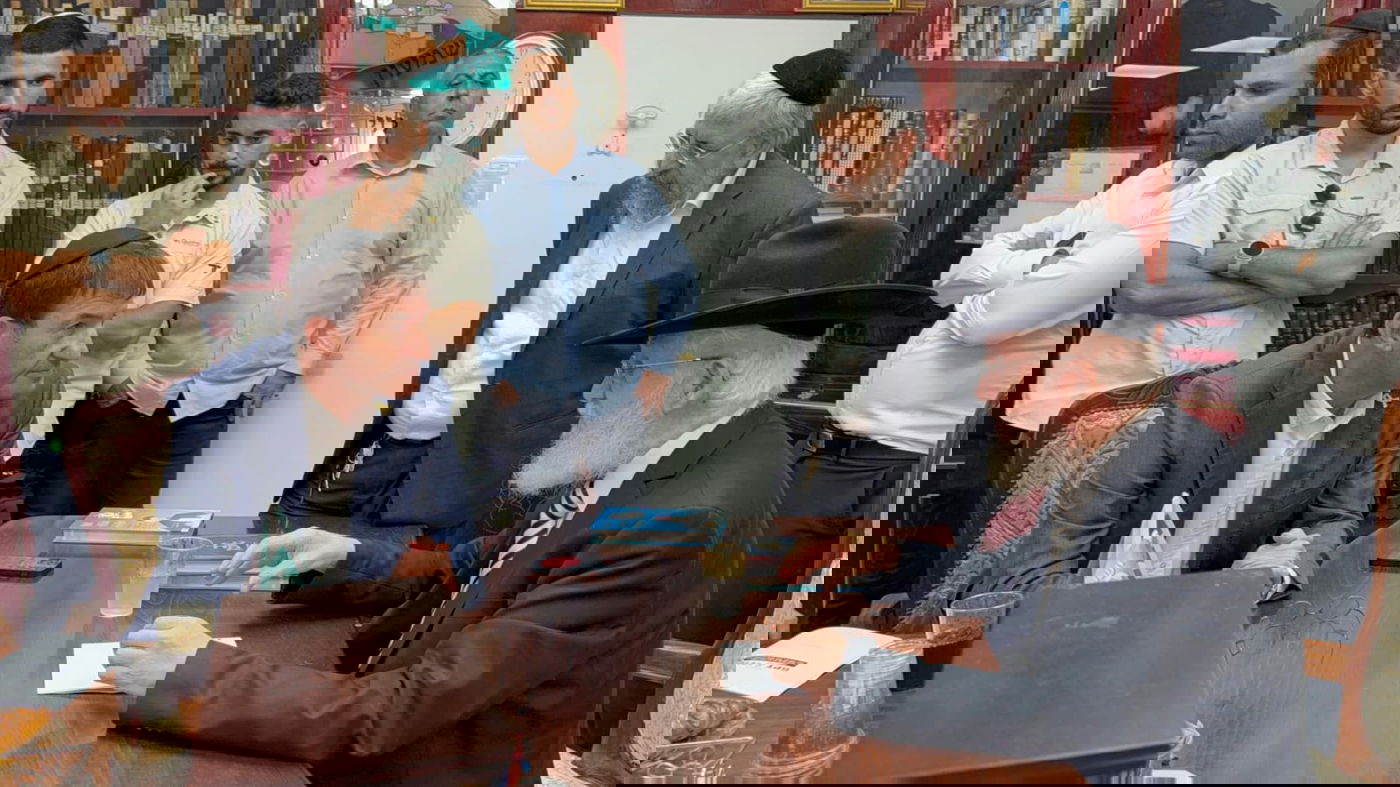 בועז ביסמוט בביקור בכסא רחמים