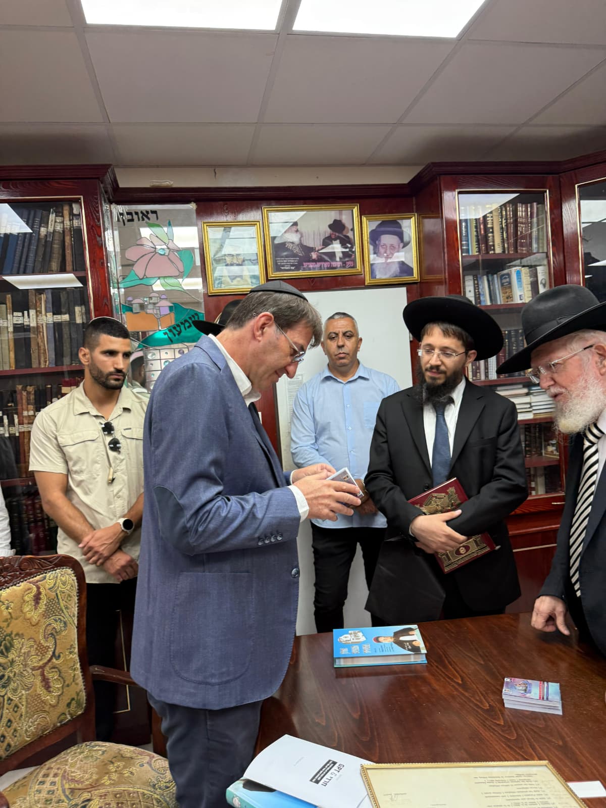 בועז ביסמוט בביקור בכסא רחמים