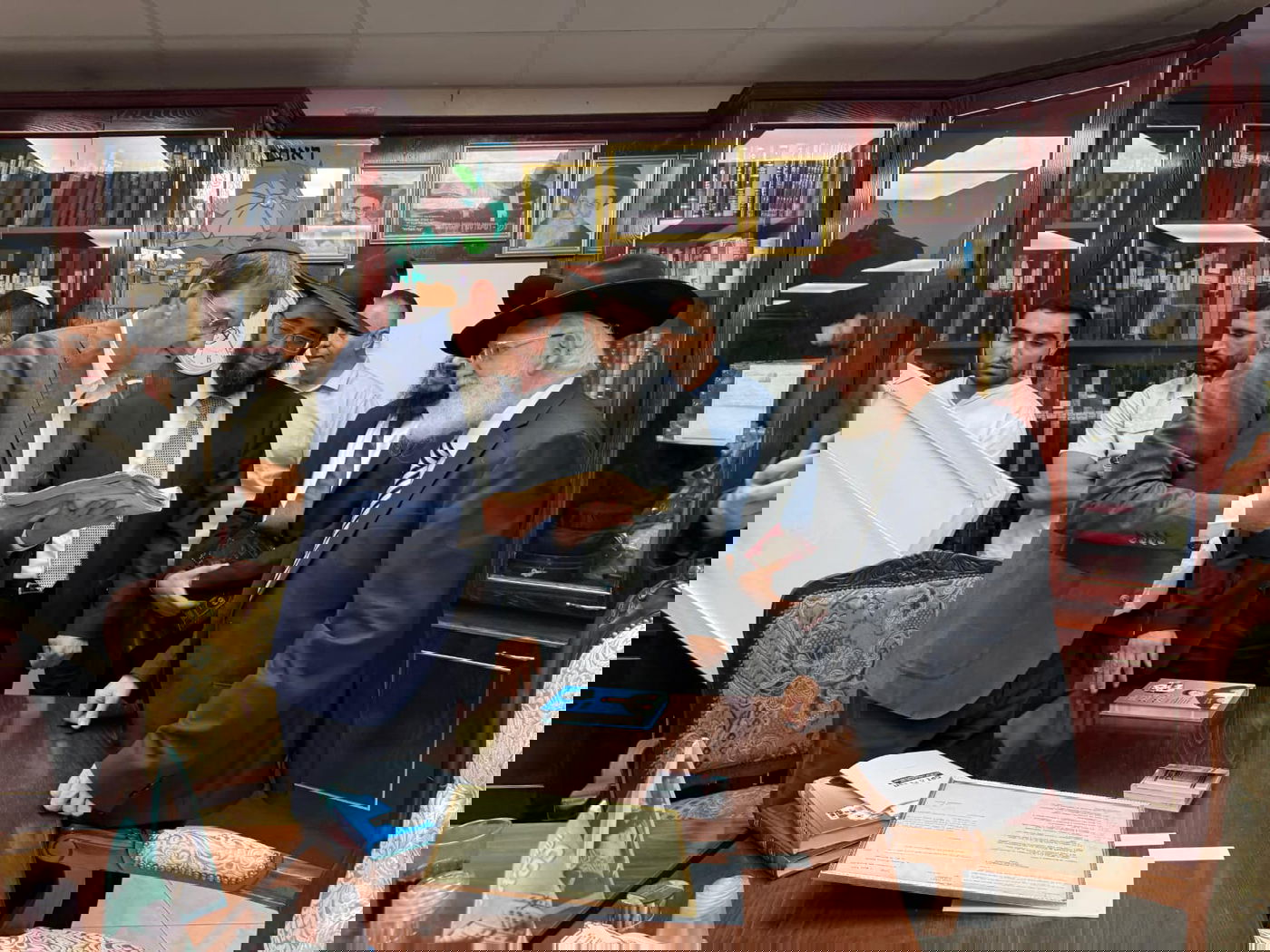 בועז ביסמוט בביקור בכסא רחמים