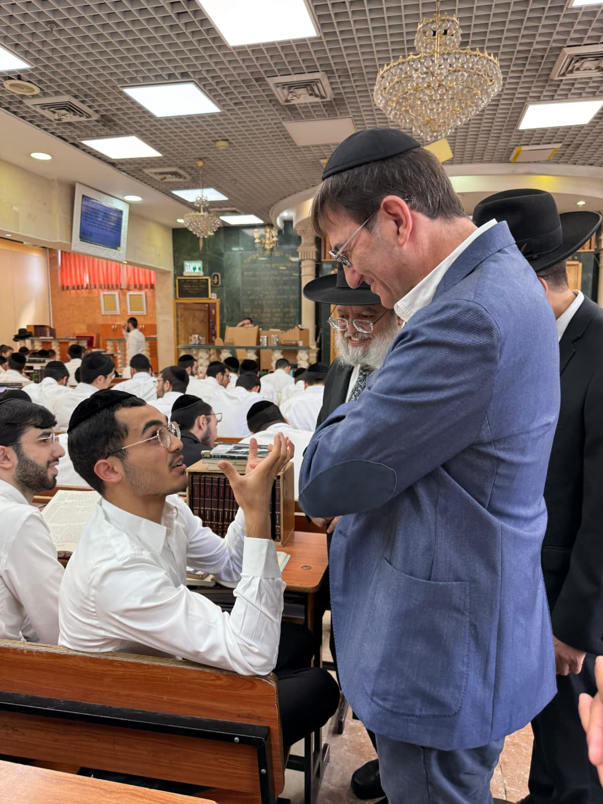 בועז ביסמוט בביקור בכסא רחמים