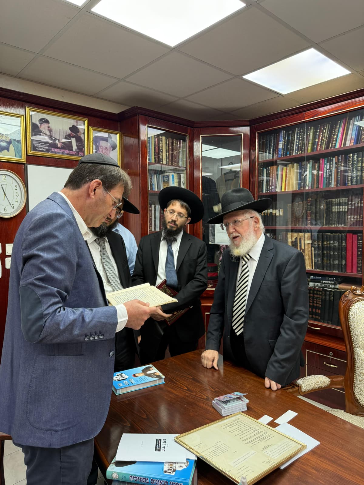 בועז ביסמוט בביקור בכסא רחמים