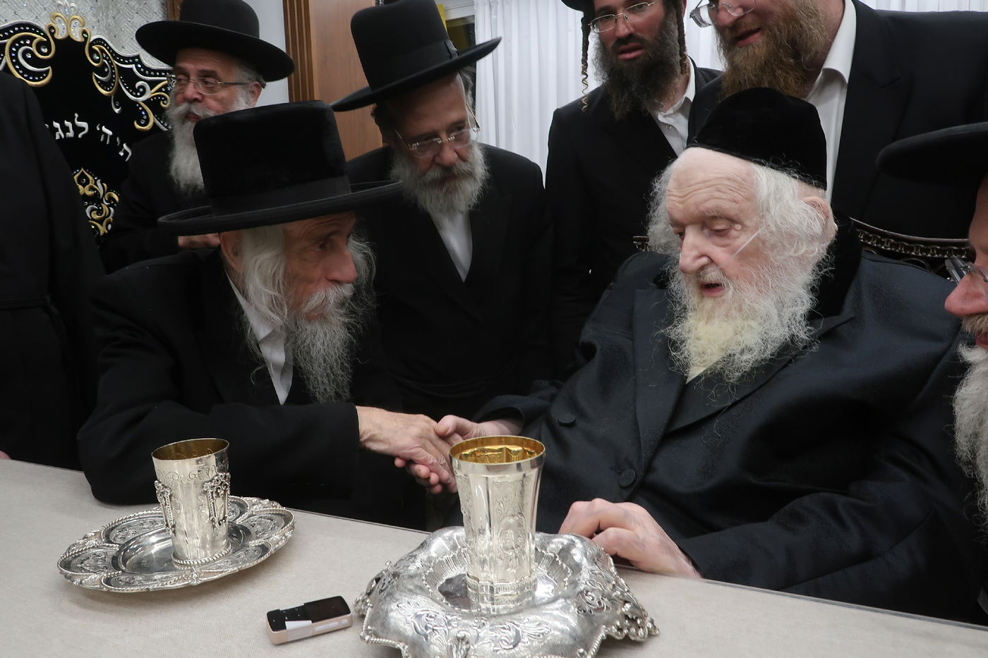 האדמו"ר מסטריקוב בביקור אצל הגר"מ שטרנבוך