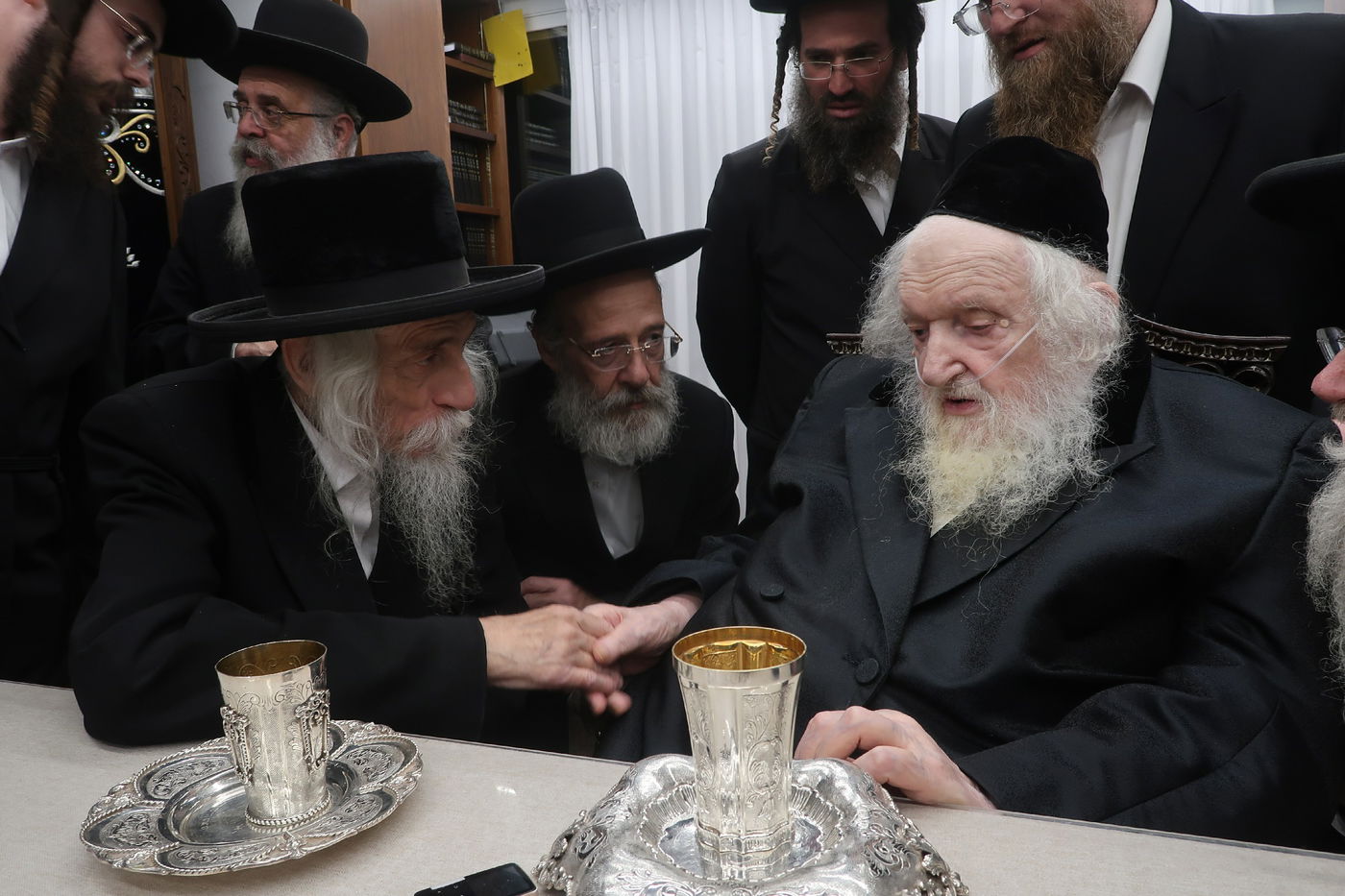 האדמו"ר מסטריקוב בביקור אצל הגר"מ שטרנבוך