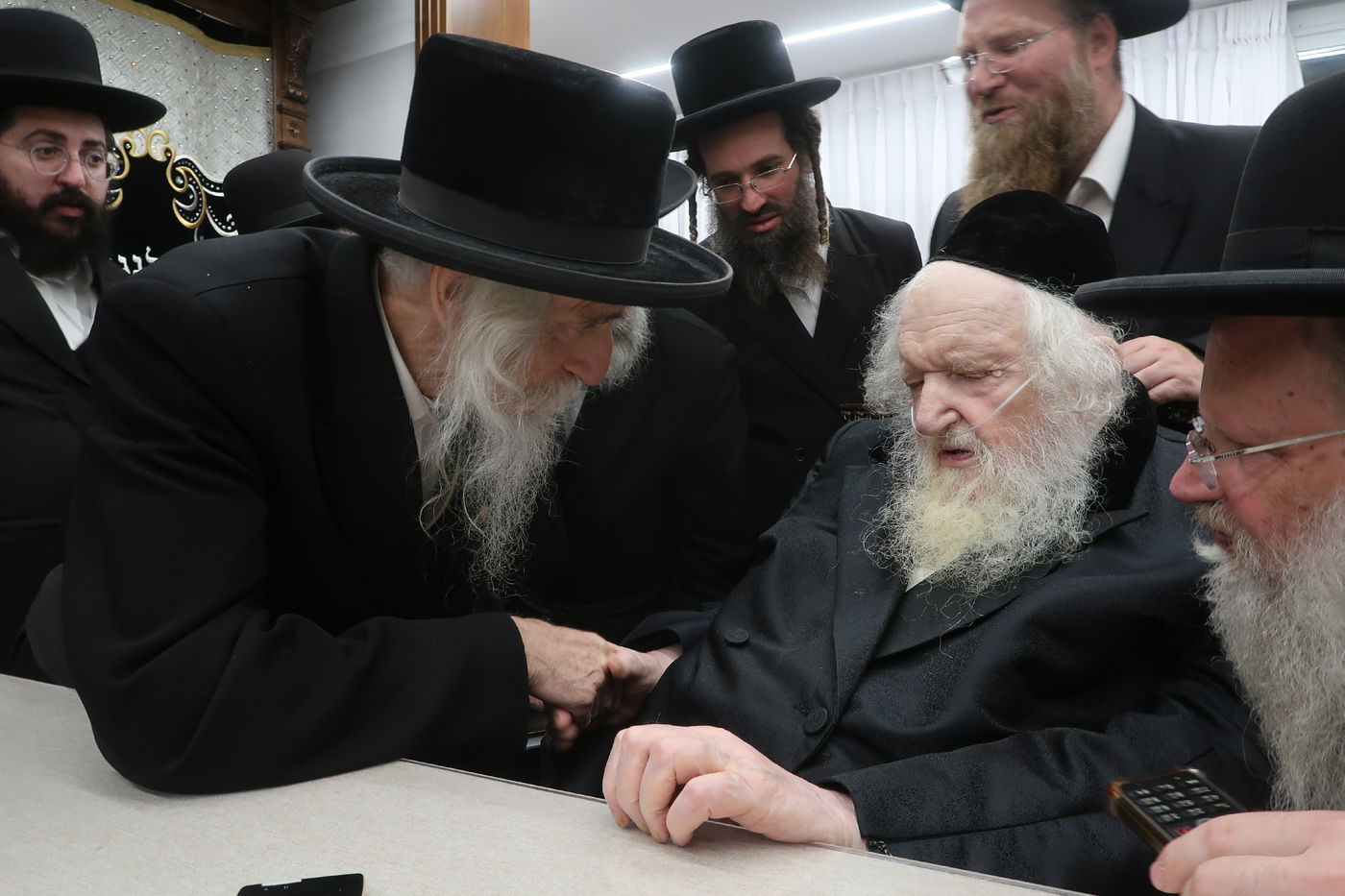 האדמו"ר מסטריקוב בביקור אצל הגר"מ שטרנבוך