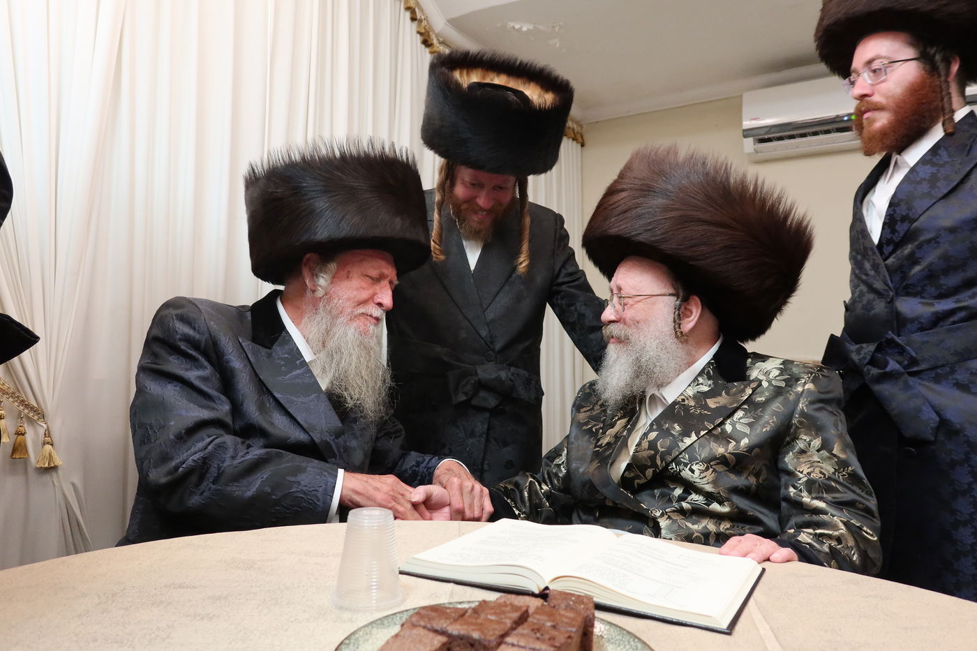 שמחת נישואי נכד האדמו"ר מנאדבורנה באניא