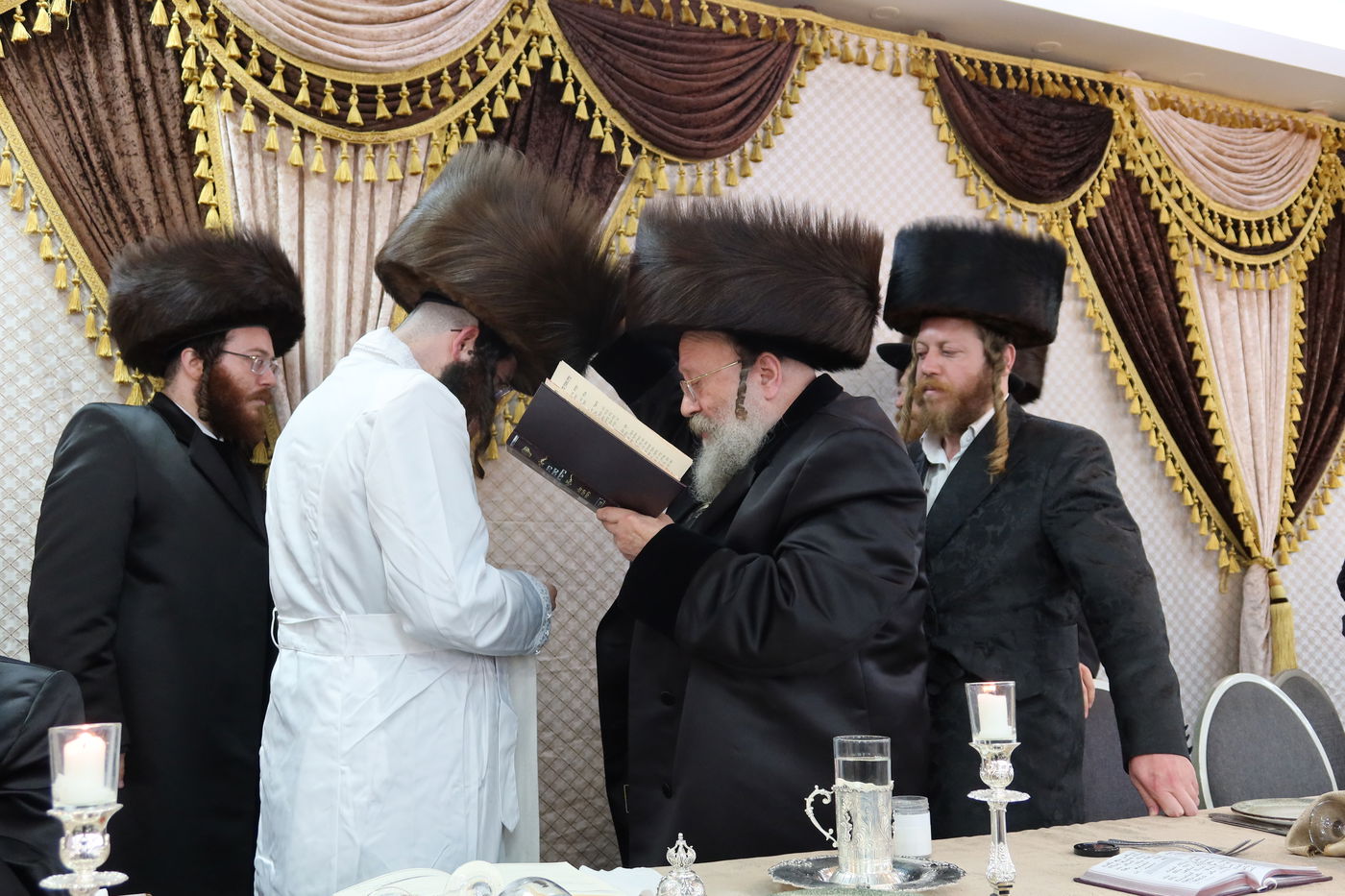 שמחת נישואי נכד האדמו"ר מנאדבורנה באניא