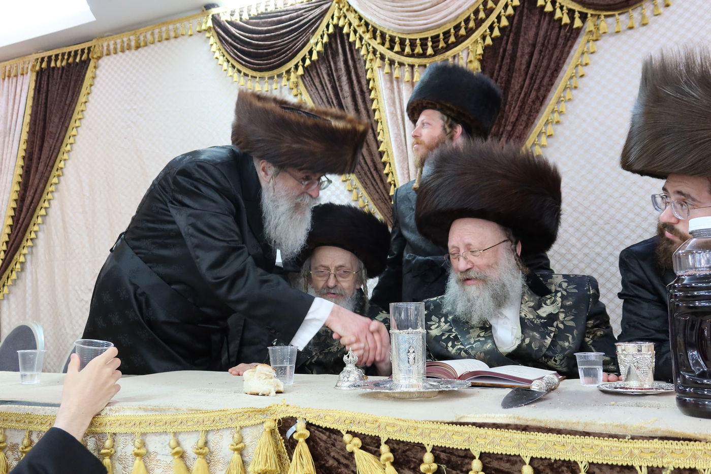 שמחת נישואי נכד האדמו"ר מנאדבורנה באניא