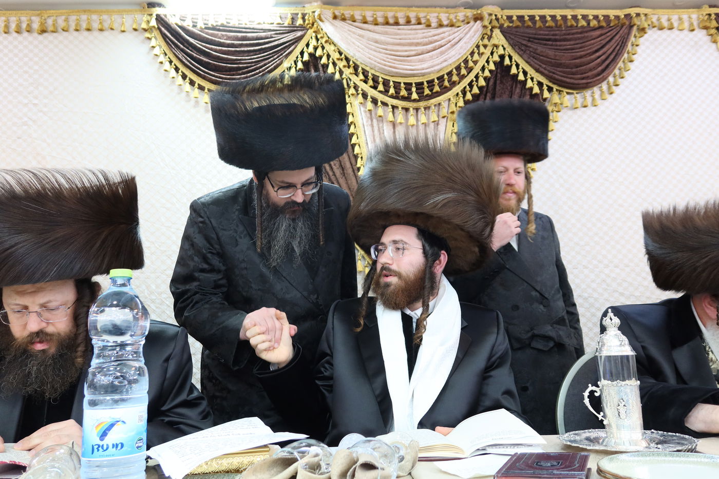 שמחת נישואי נכד האדמו"ר מנאדבורנה באניא