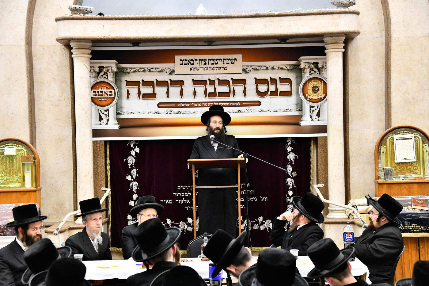 הרה"צ רבי חיים שלום הלברשטאם בביקור בישיבת באבוב בבת ים