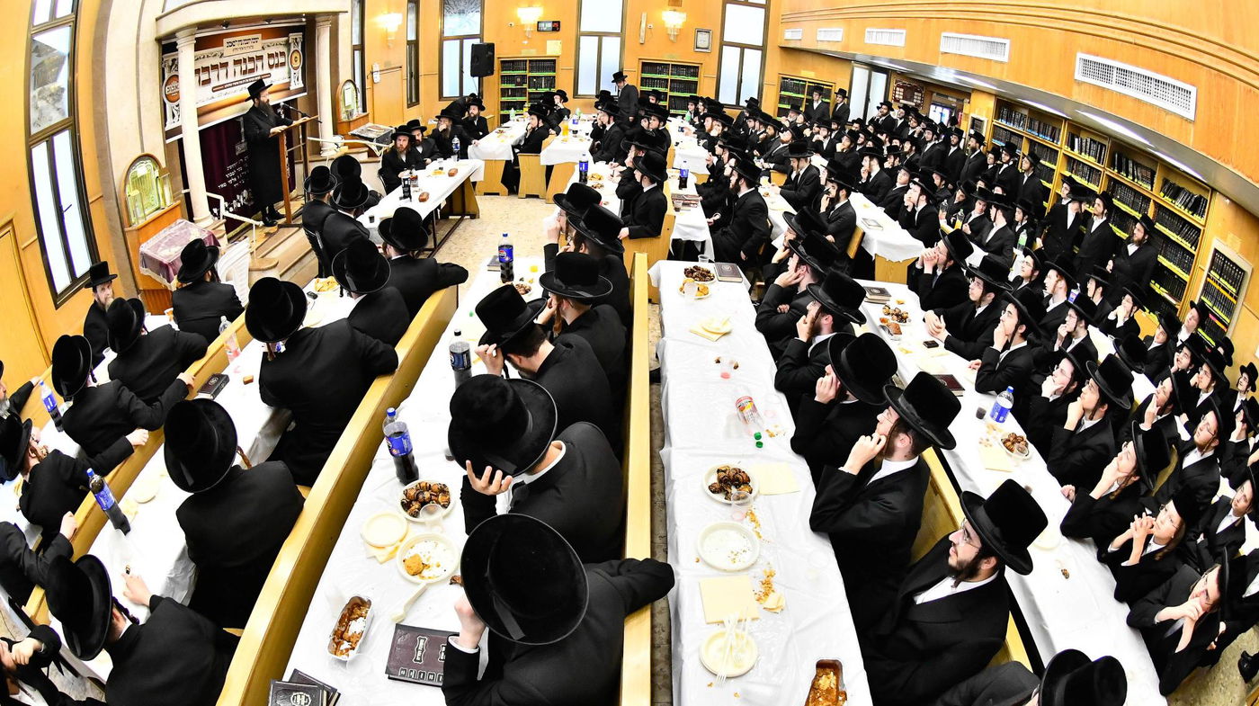 הרה"צ רבי חיים שלום הלברשטאם בביקור בישיבת באבוב בבת ים