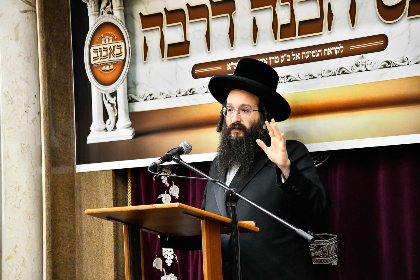 הרה"צ רבי חיים שלום הלברשטאם בביקור בישיבת באבוב בבת ים