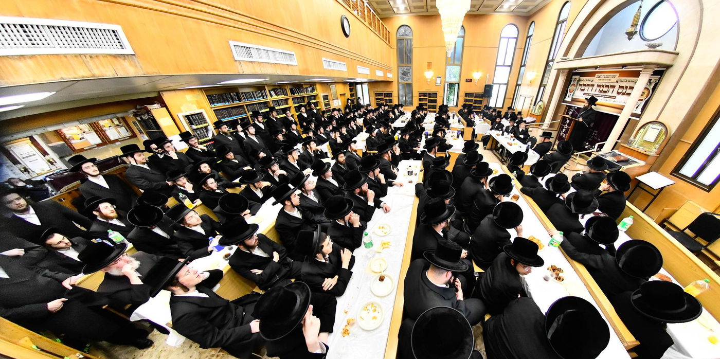 הרה"צ רבי חיים שלום הלברשטאם בביקור בישיבת באבוב בבת ים