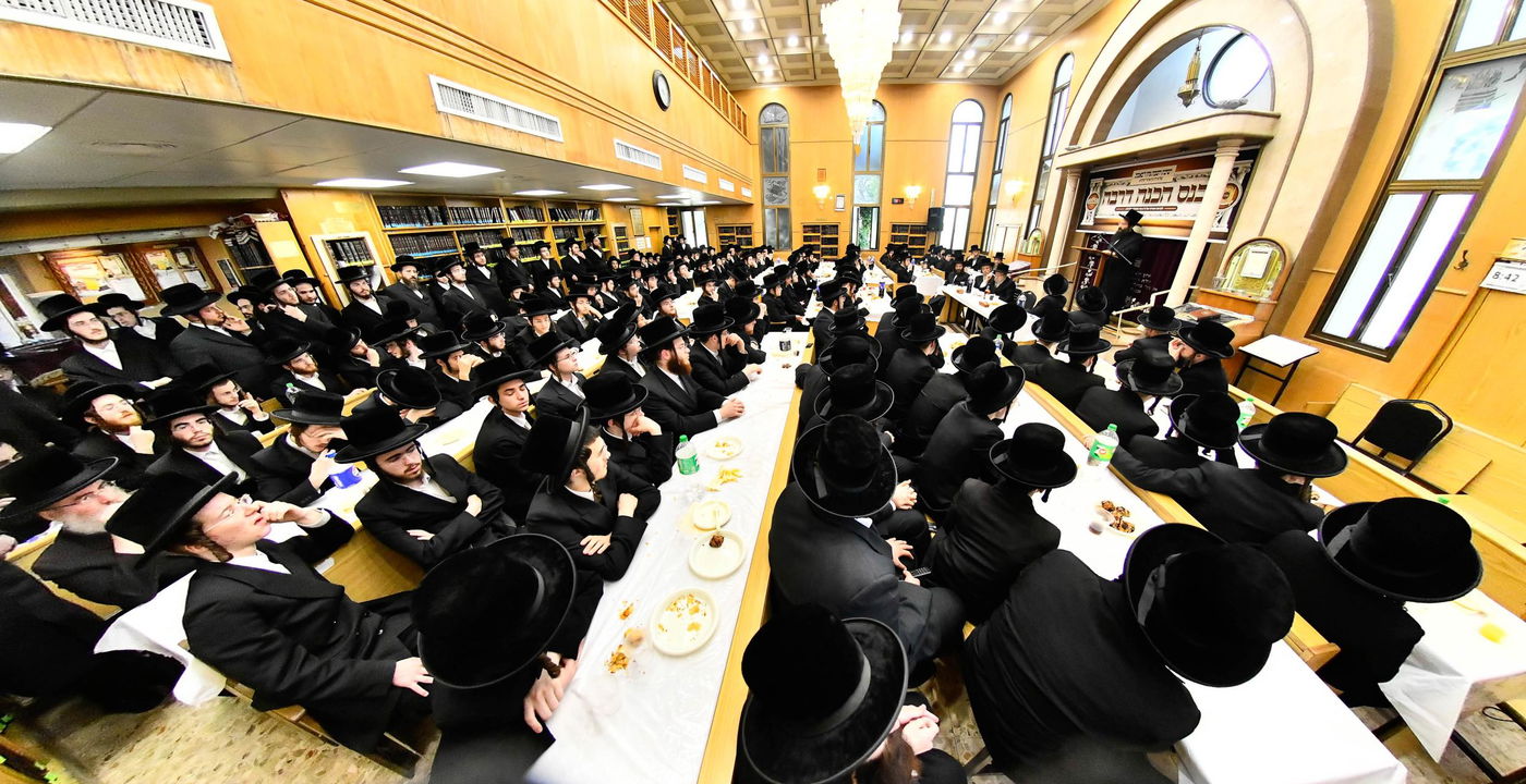 הרה"צ רבי חיים שלום הלברשטאם בביקור בישיבת באבוב בבת ים