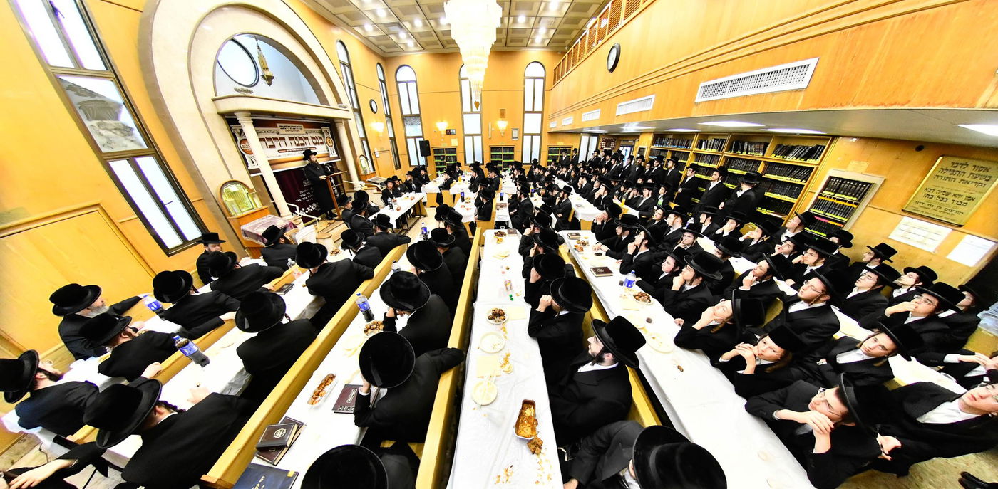 הרה"צ רבי חיים שלום הלברשטאם בביקור בישיבת באבוב בבת ים