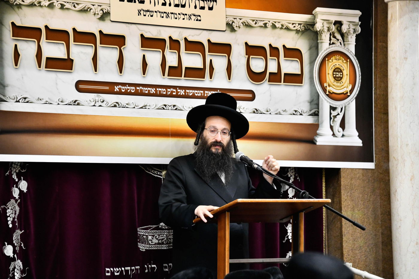 הרה"צ רבי חיים שלום הלברשטאם בביקור בישיבת באבוב בבת ים