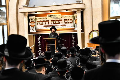 הרה"צ רבי חיים שלום הלברשטאם בביקור בישיבת באבוב בבת ים