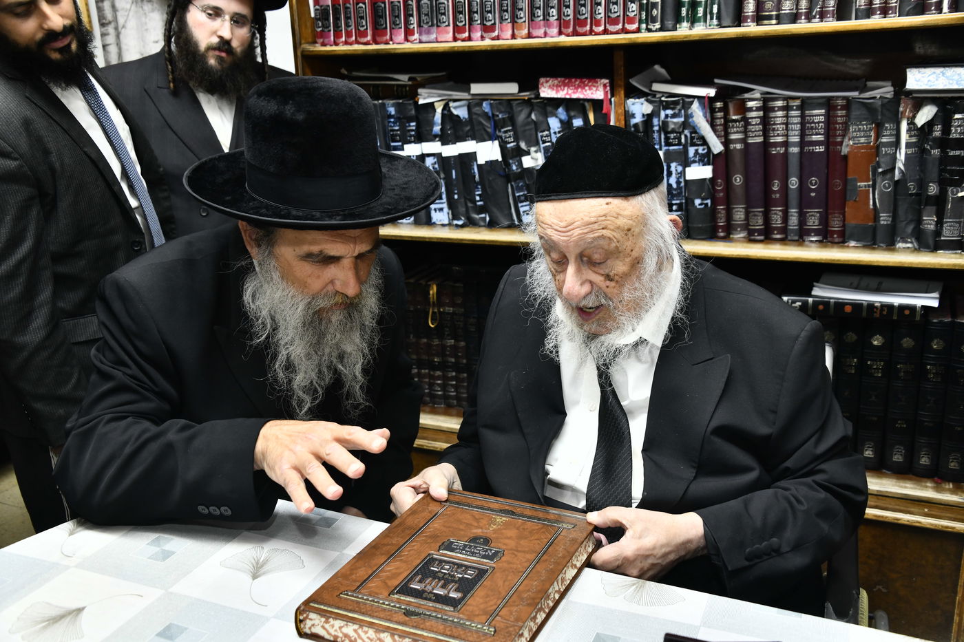 האדמו"ר מאשלג בביקור אצל הגרב"ד פוברסקי