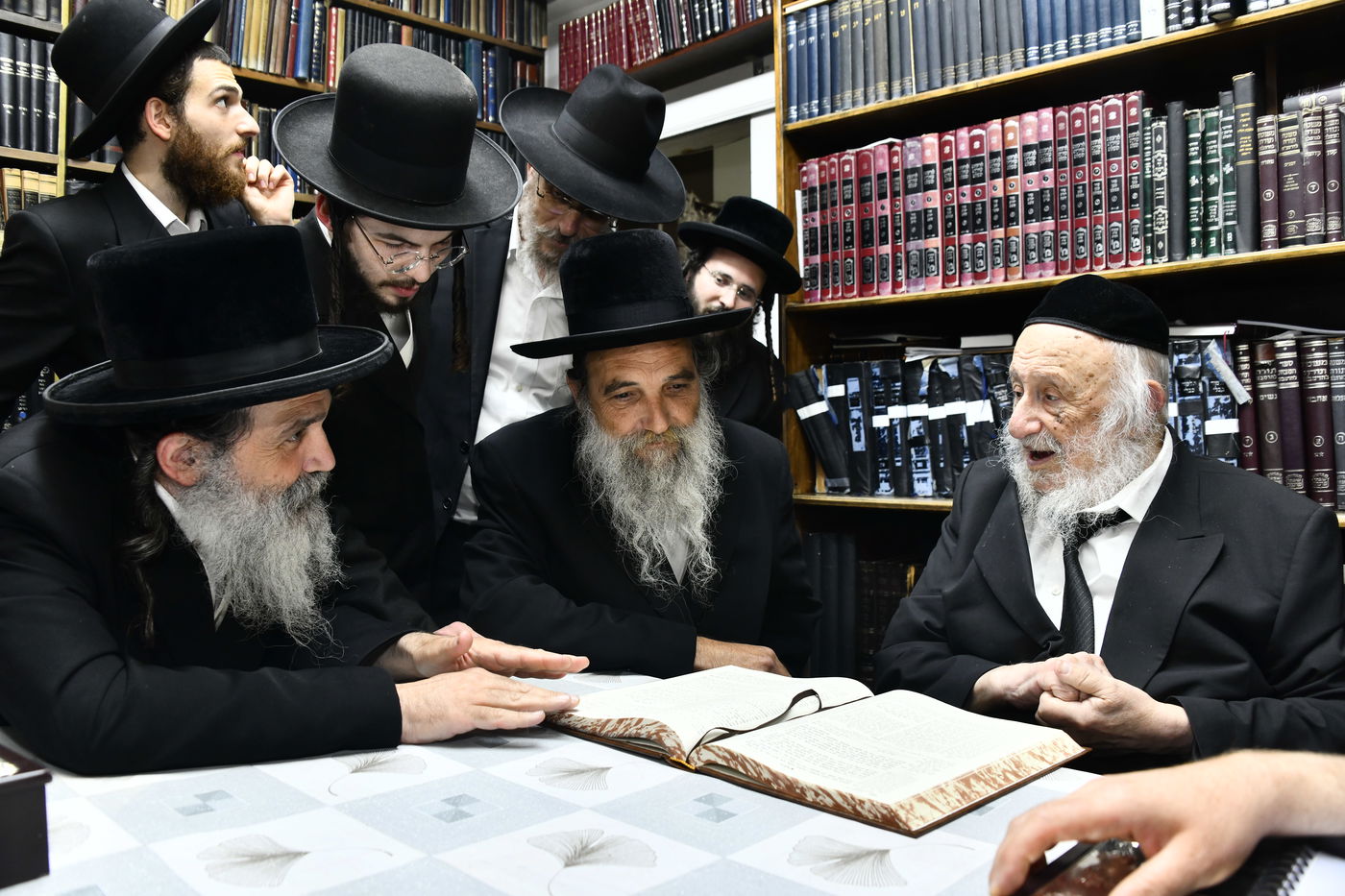 האדמו"ר מאשלג בביקור אצל הגרב"ד פוברסקי