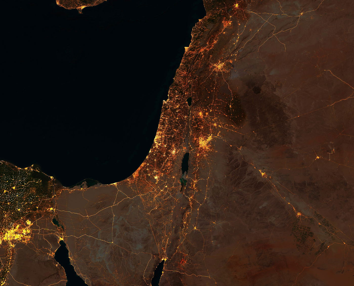 תמונת לוויין לילית של ישראל, רצועת עזה, לבנון, סוריה, ירדן ומצרים