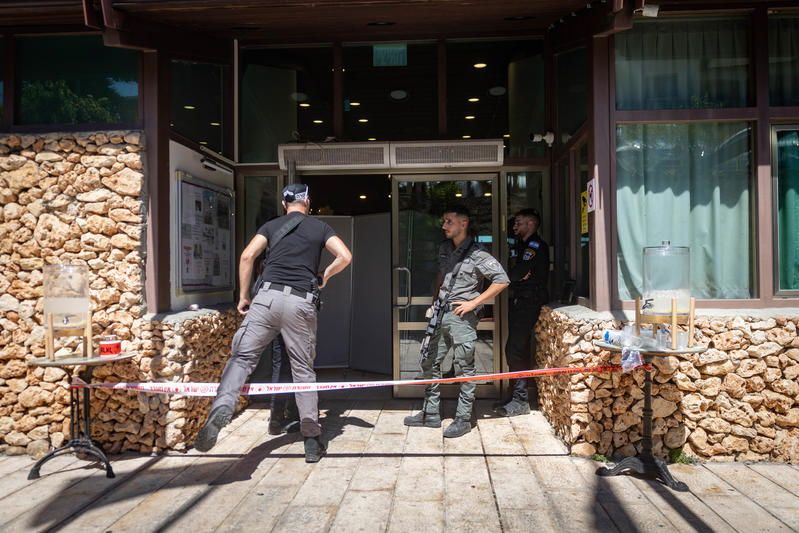 "השתלטתי על המחבל בידיים, השכבתי אותו וקשרנו אותו עם חגורה"