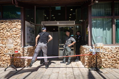 "השתלטתי על המחבל בידיים, השכבתי אותו וקשרנו אותו עם חגורה"