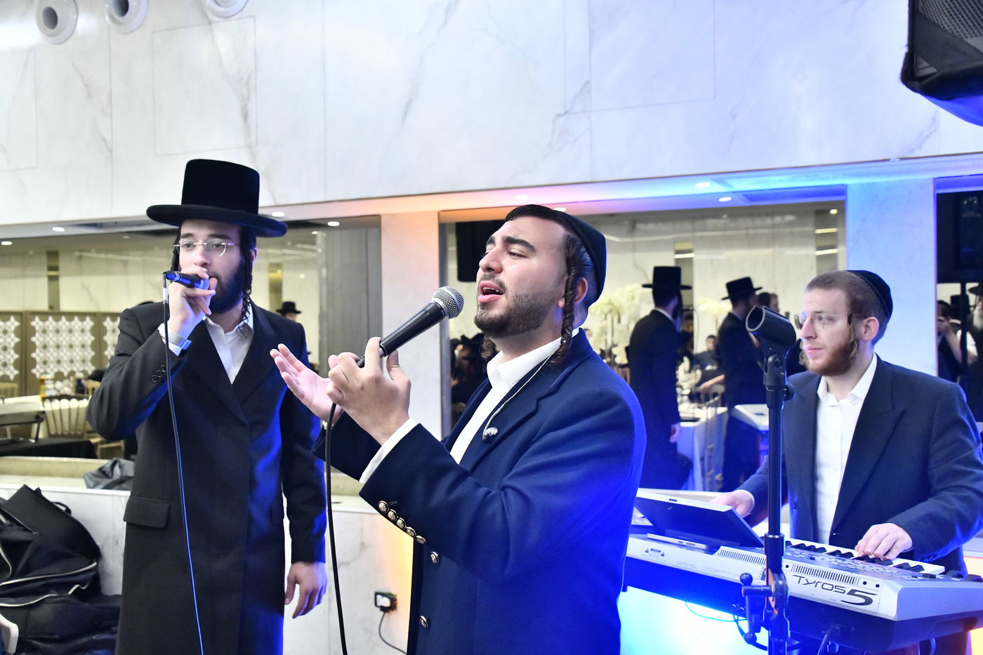 שמחת אירוסי בת איש התקשורת ישראל כהן