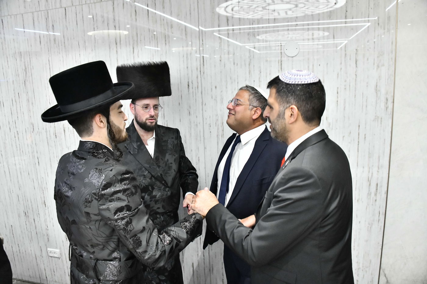 שמחת אירוסי בת איש התקשורת ישראל כהן