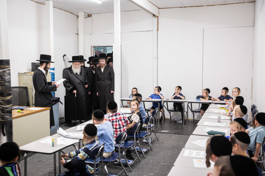 האדמו"ר מבאבוב בביקור בת"ת בלינדן