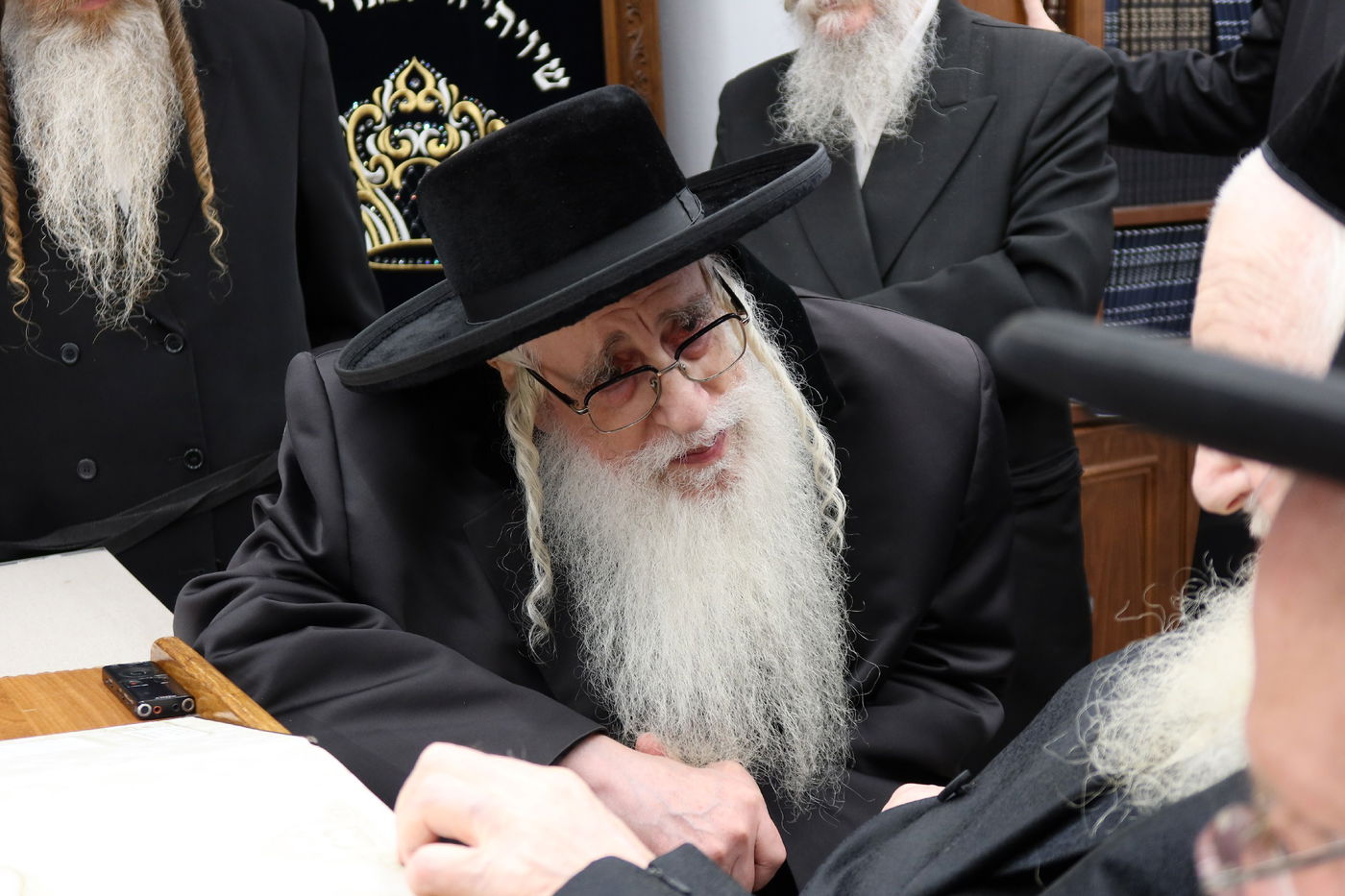 האדמו"ר מצאנז בביקור אצל הגר"מ שטרנבוך