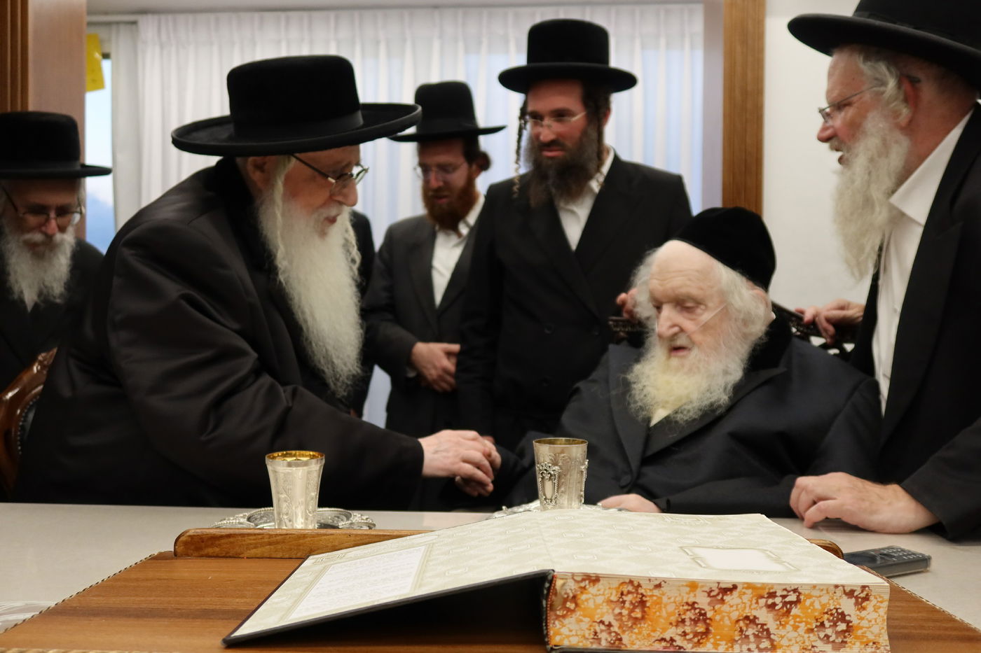 האדמו"ר מצאנז בביקור אצל הגר"מ שטרנבוך