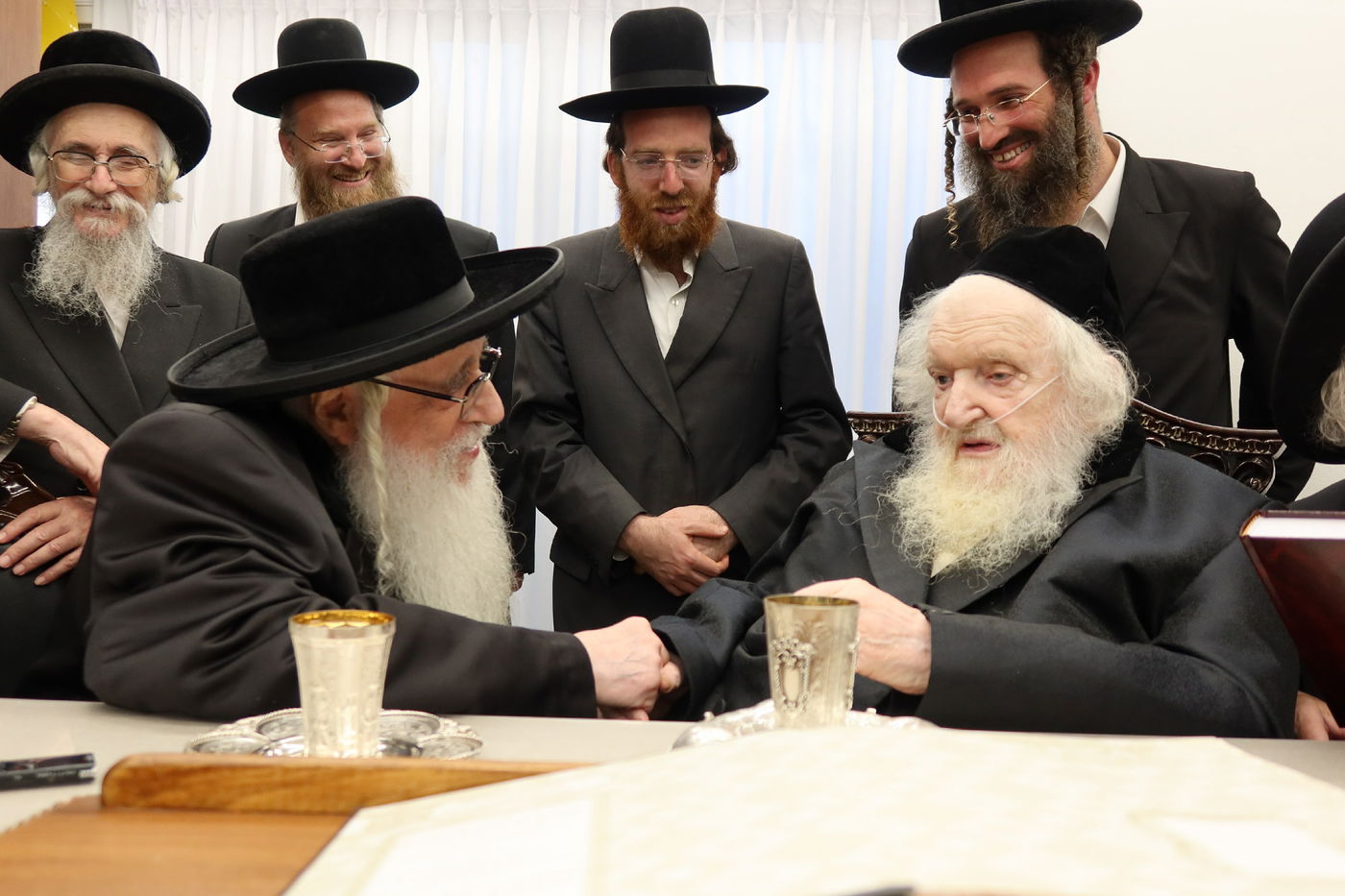 האדמו"ר מצאנז בביקור אצל הגר"מ שטרנבוך