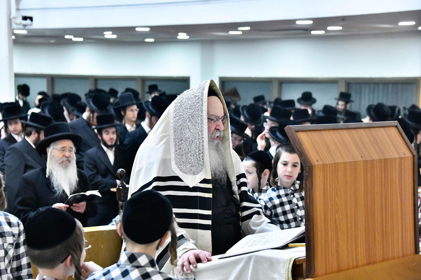 סליחות ראשונות בחצה"ק נדבורנה