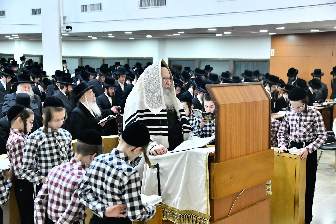 סליחות ראשונות בחצה"ק נדבורנה