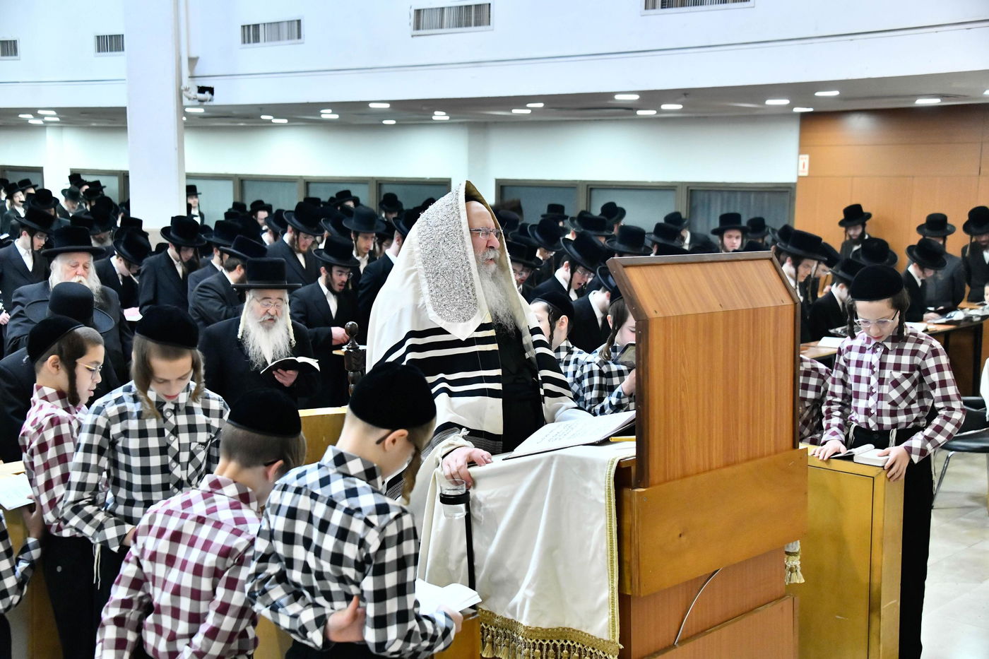 סליחות ראשונות בחצה"ק נדבורנה