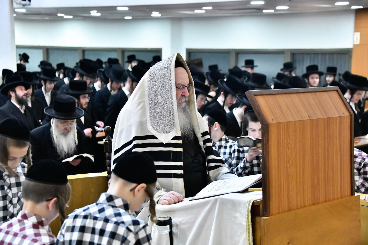 סליחות ראשונות בחצה"ק נדבורנה