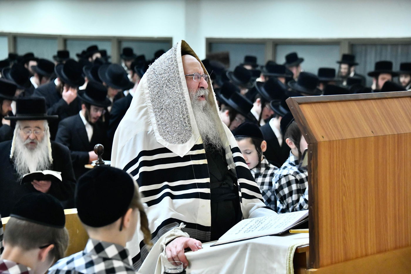 סליחות ראשונות בחצה"ק נדבורנה