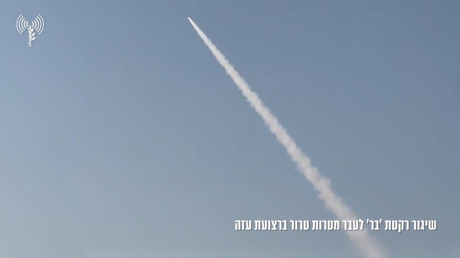 תיעוד משיגור רקטת 'בר' לעבר מטרות טרור ברצועת עזה