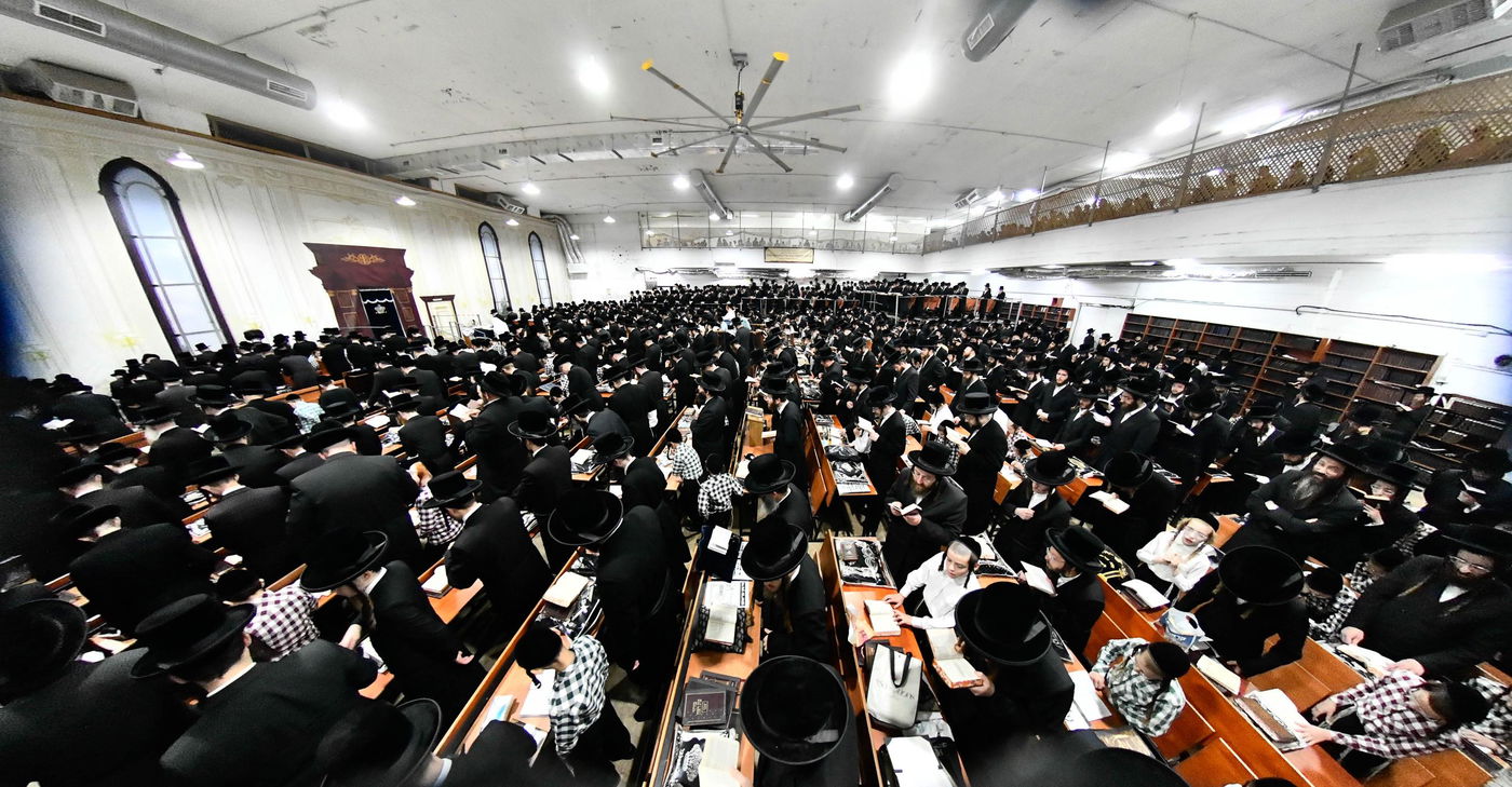 סליחות ראשונות בחצה"ק מכנובקא בעלזא