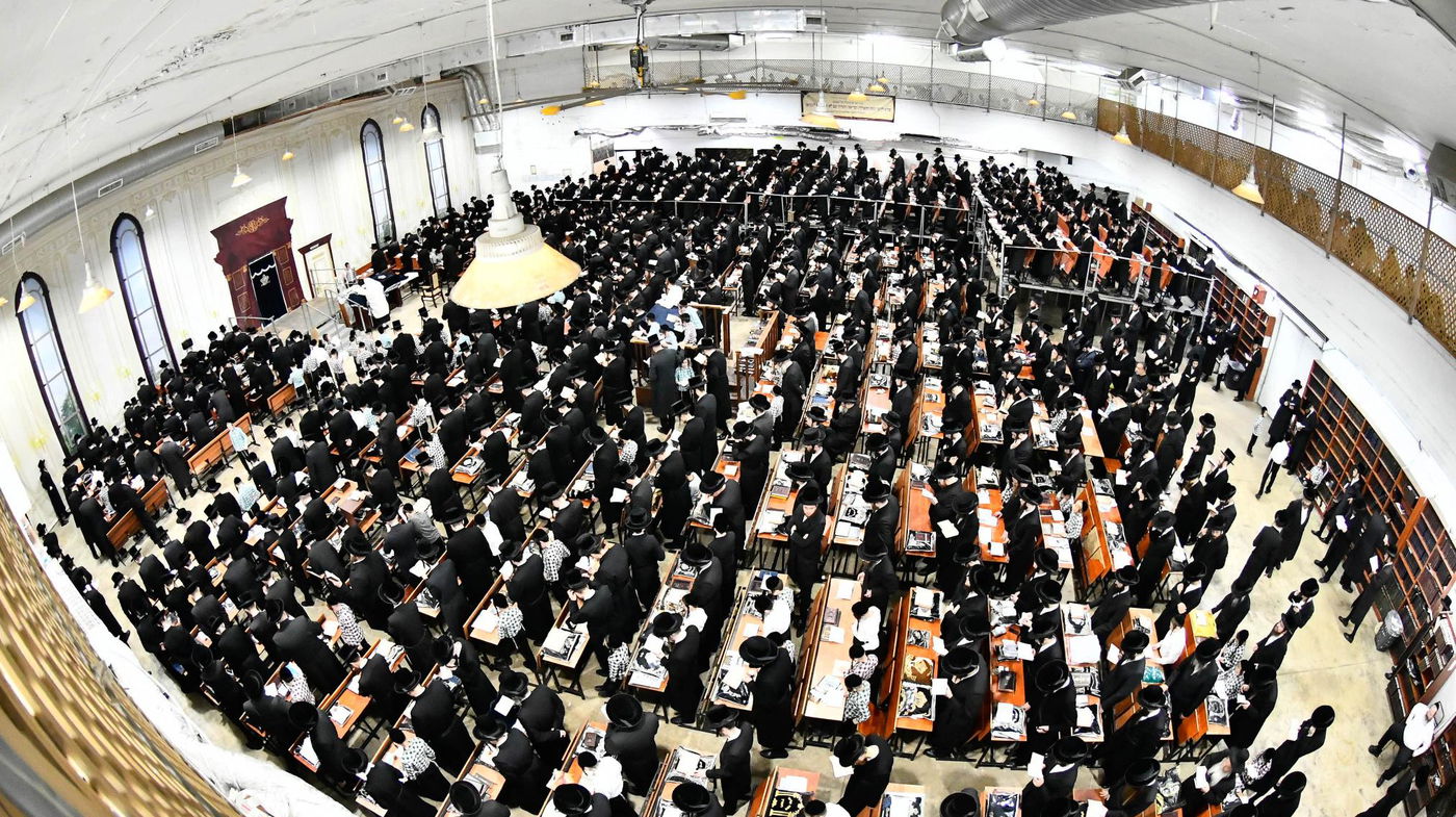 סליחות ראשונות בחצה"ק מכנובקא בעלזא