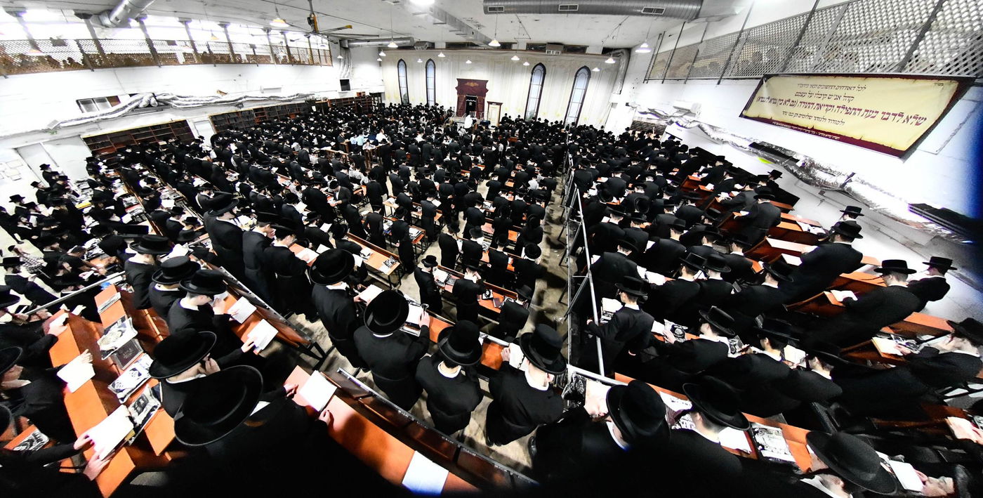 סליחות ראשונות בחצה"ק מכנובקא בעלזא