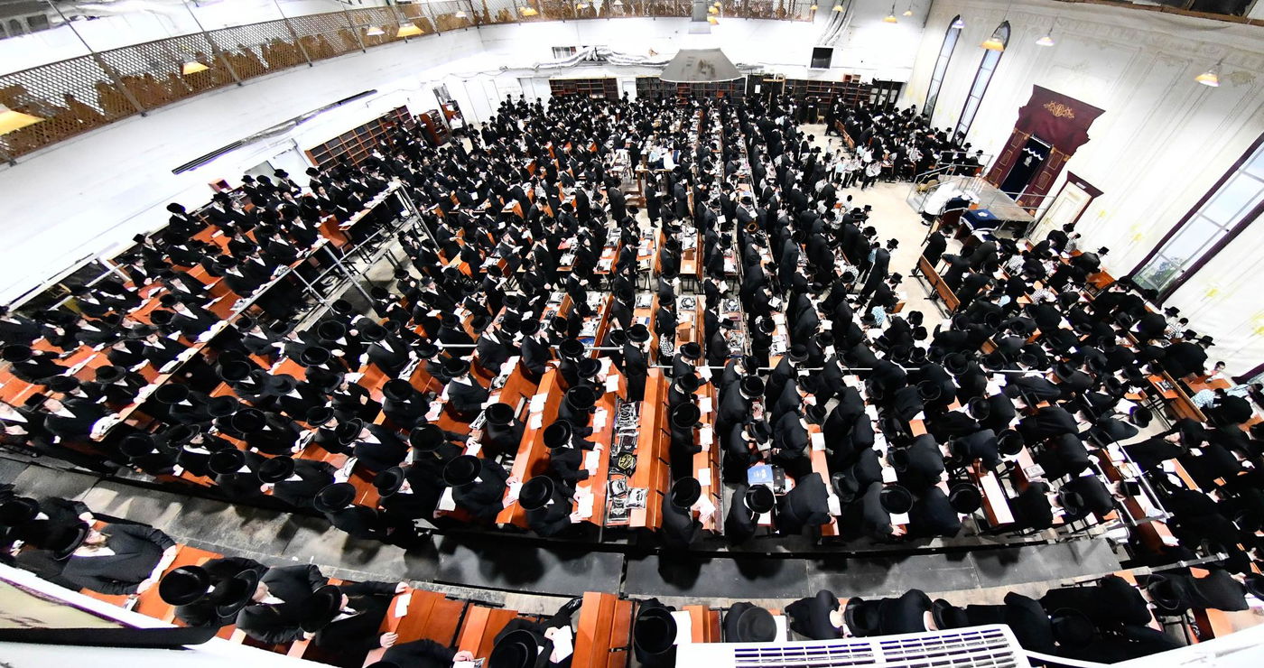 סליחות ראשונות בחצה"ק מכנובקא בעלזא