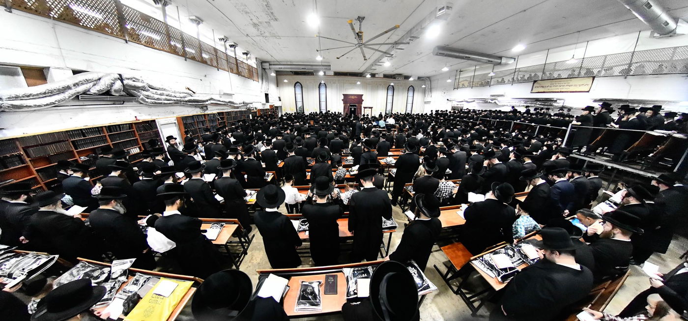 סליחות ראשונות בחצה"ק מכנובקא בעלזא