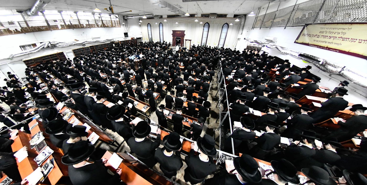 סליחות ראשונות בחצה"ק מכנובקא בעלזא