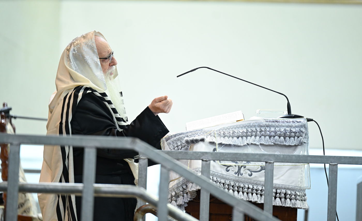 א' דסליחות בחצה"ק צאנז