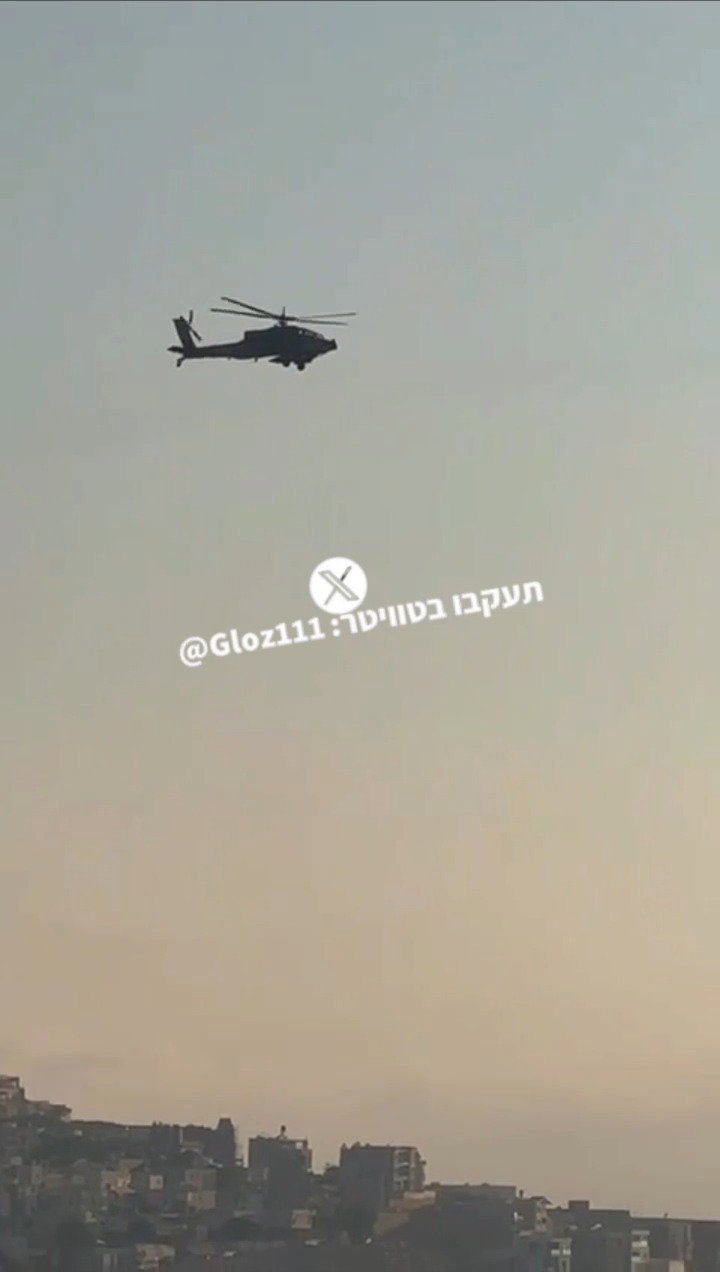 מסוק אפאצ'י משגר טיל לעבר מטרה בדרום לבנון..